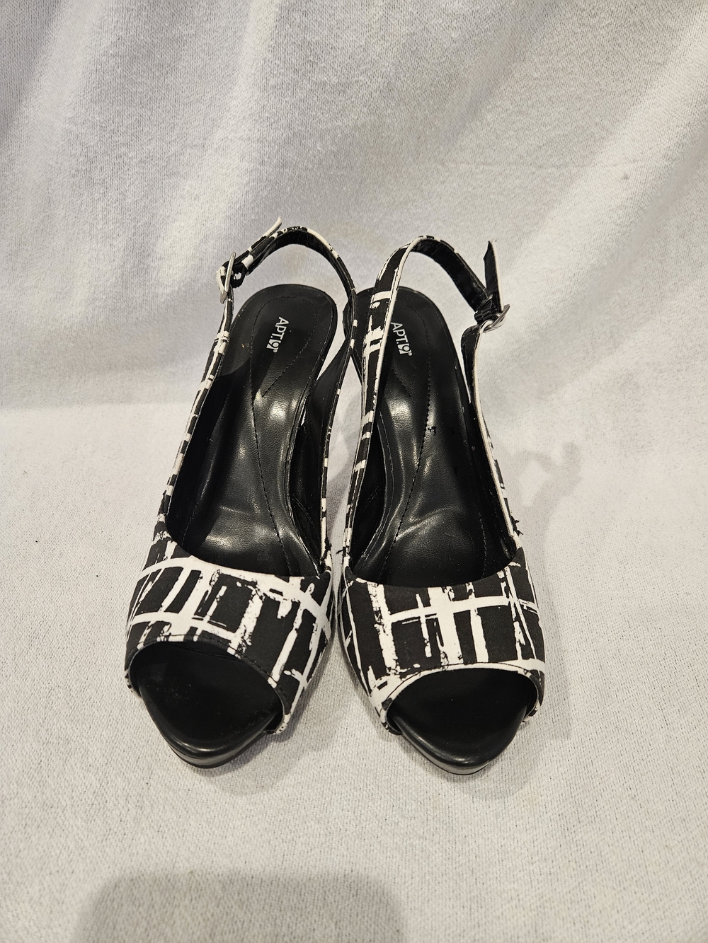 Apt. 9 Arden Black & White Graphic Slingback Peep-Toe Heels 6 - Picture 2 of 9